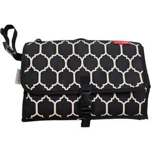 Skip Hop Diaper Changing Mat Clutch Travel Portable Black Beige NWOT
